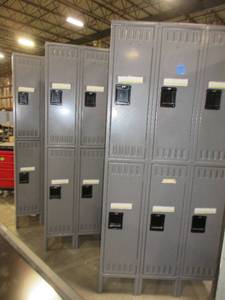 lot 421 image: U-LINE LOCKERS