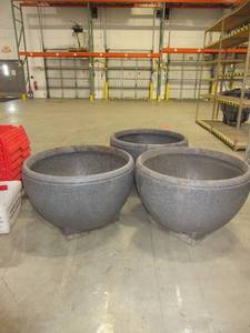 lot 432 image: EXTRA LARGE PLASTIC PATIO POTS
