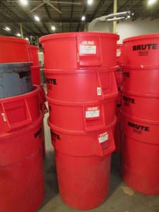 lot 441 image: RUBBERMAID BRUTE 44 GALLON TRASH CONTAINERS