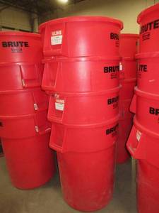 lot 443 image: RUBBERMAID BRUTE 44 GALLON TRASH CONTAINERS