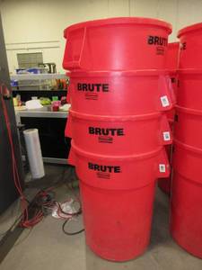lot 444 image: RUBBERMAID BRUTE 44 GALLON TRASH CONTAINERS