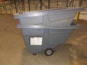 lot 436 image: RUBBERMAID TILT TRUCKS