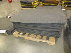 lot 460 image: HOG HEAVEN RUBBER FLOOR MATS