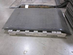 lot 461 image: WEARWELL REJUVINATOR STANDING FLOOR MATS