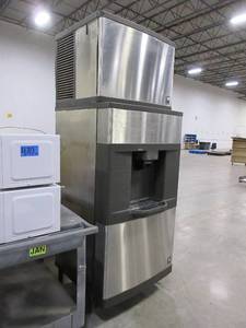 lot 471 image: MANITOWOC COMMERCIAL ICE AND WATER DISPENSER