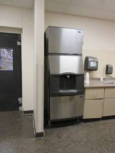 lot 472 image: MANITOWOC ICE AND WATER DISPENSER.