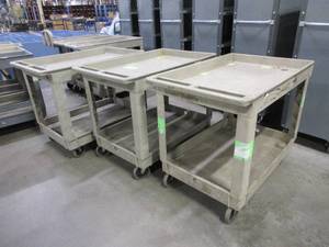 lot 324 image: RUBBERMAID BEIGE ROLLING UTILITY CARTS