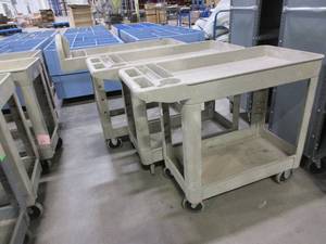 lot 325 image: RUBBERMAID ROLLING UTILITY CARTS