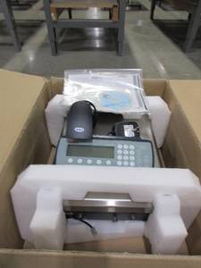 lot 370 image: SETRA COUNTING SCALE WITH DISPLAY, SCANNER AND POWER CORD