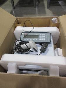 lot 373 image: SETRA, COUNTING SCALE WITH DISPLAY, SCANNER AND POWER CORD