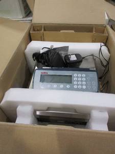lot 377 image: SETRA, COUNTING SCALE WITH DISPLAY, SCANNER AND POWER CORD