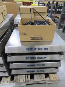 lot 388 image: METTLER 300 LB SDIGITAL SCALES WITH DISPLAYS- NO POWER SUPPLIES