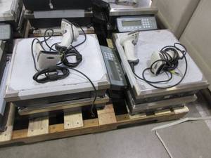 lot 392 image: SETRA, COUNTING SCALES WITH DISPLAYS AND SCANNERS,