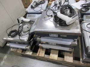 lot 394 image: SETRA, COUNTING SCALES WITH DISPLAYS AND SCANNERS