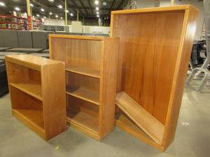lot 610 image: ASSORTED OAK BOOLKSHELVES