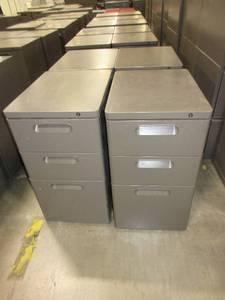 lot 622 image: 3 DRAWER PEDESTAL FILE CABINETS