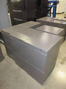 lot 638 image: HERMAN MILLER 2 AND 3 DRAWER PEDESTAL FILE CABINETS