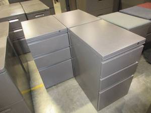 lot 639 image: HERMAN MILLER 3 DRAWER PEDESTAL FILE CABINETS