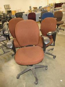 lot 651 image: HERMAN MILLER UPHOLSTERED TASK CHAIRS