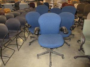 lot 652 image: HERMAN MILLER UPHOLSTERED TASK CHAIRS