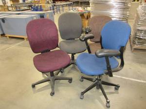 lot 653 image: ASSORTED HERMAN MILLER UPHOLSTERED TASK CHAIRS