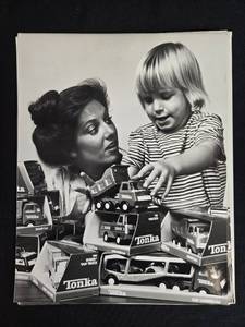 lot 24 image: Collection of Vintage Black and White Portrait Photographs