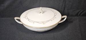 lot 53 image: Noritake Sherwin Fine China 9.5 Inch Covered Vegetable Serving Bowl