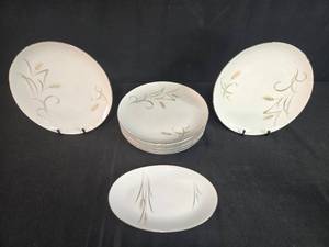 lot 97 image: Set of 8 Platinum Wheat Fine China Plates Made in Japan Plus Oval Serving Plate - display not inc