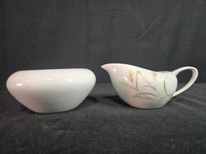 lot 98 image: World Wide Harvest Wheat Creamer and Sugar Bowl Set Made in Japan