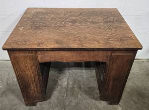 lot 124 image: Wooden Desk and Matching Chair Set, 36x24x29 Inches