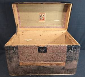 lot 165 image: Antique Steamer Trunk with Victorian Girl Sticker, 1900s