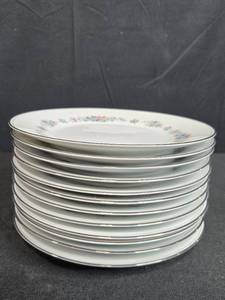 lot 189 image: Set of 12 Noritake Cynthia 6516 Salad Plates - display not inc