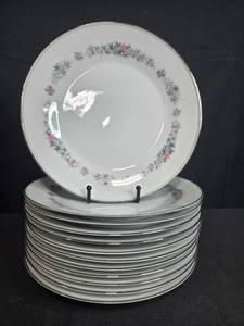 lot 192 image: Set of 12 Noritake Cynthia 6666 Dinner Plates Japan Floral Rim