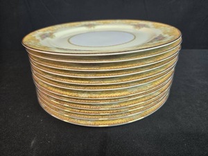 lot 197 image: Set of 12 Noritake Batista Fine China Dinner Plates Japan - 1 chipped
