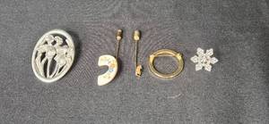 lot 210 image: Lot of Vintage Brooches and Pins including Pewter Floral and Snowflake Designs