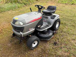 lot 35 image: CRAFTSMAN LT2000 LAWN MOWER