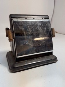 lot 4 image: Vintage 1920s Dominion Electrical, Electric Bread Toaster Only - No Cord