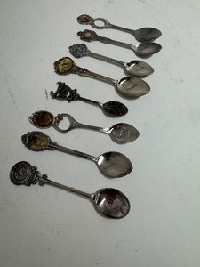 lot 20 image: Collectible Spoons