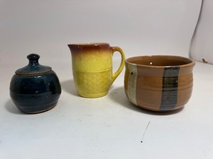 lot 23 image: Lot of Ceramics