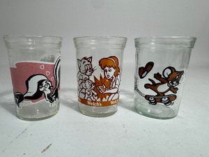 lot 26 image: Welchs Jelly Movie Glass Cups