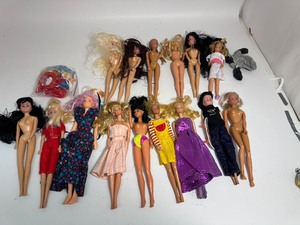 lot 28 image: Lot of Vintage Dolls & Accessories