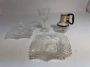 lot 32 image: Lot of Vintage Glasswares