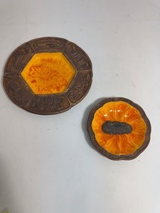 lot 36 image: Vintage Disneyland & South Dakota Souvenir DishesAshtrays