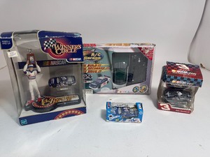 lot 61 image: Lot of NASCAR