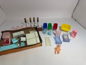 lot 63 image: Vintage Doll House Accessories