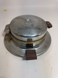 lot 76 image: Vintage Waffle Maker No Plug in