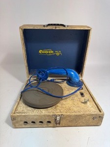 lot 84 image: Vintage Carron Model 2100 Portable Phonograph Record Player- Works