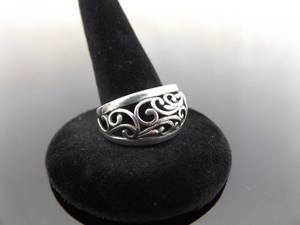lot 68 image: .925 Sterling Silver Scrolled Ring Size 9