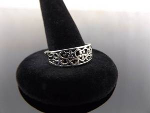 lot 69 image: .925 Sterling Silver Scrolled Heart Ring Size 10