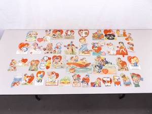 lot 32 image: Lot of Vintage 1940s and 1950s Articulated Valentines Cards